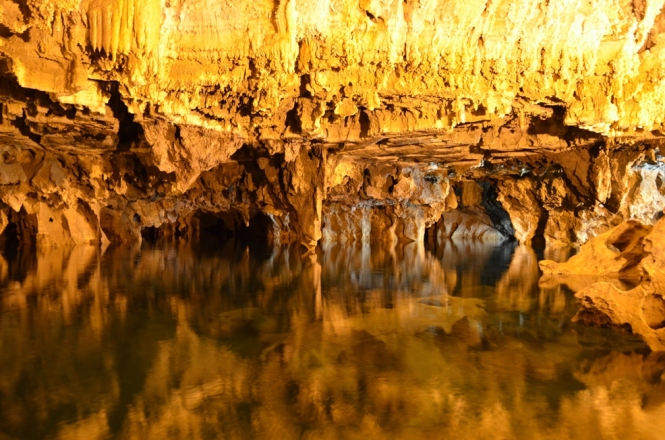 Sehenswerte Ali Sadr Caves nahe Hamedan. 