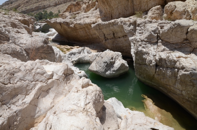 Die Kanäle im Wadi Bani Khalid eignen sich hervorragend zum Baden.